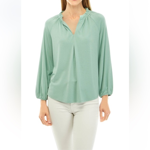 Wonderly Green Women's Top NWT - Picture 1 of 10